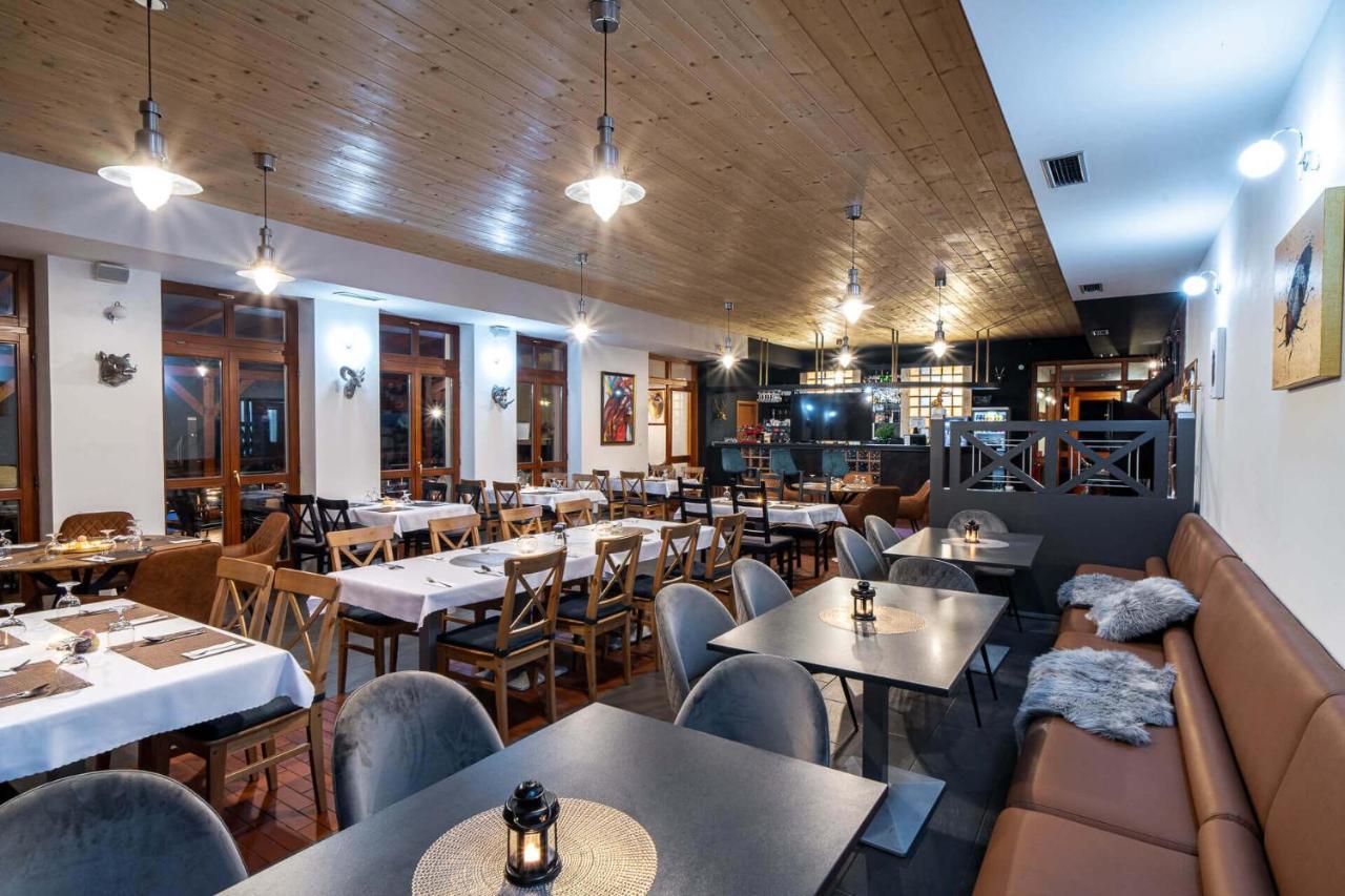 Red Deer Hotel Brezno Extérieur photo